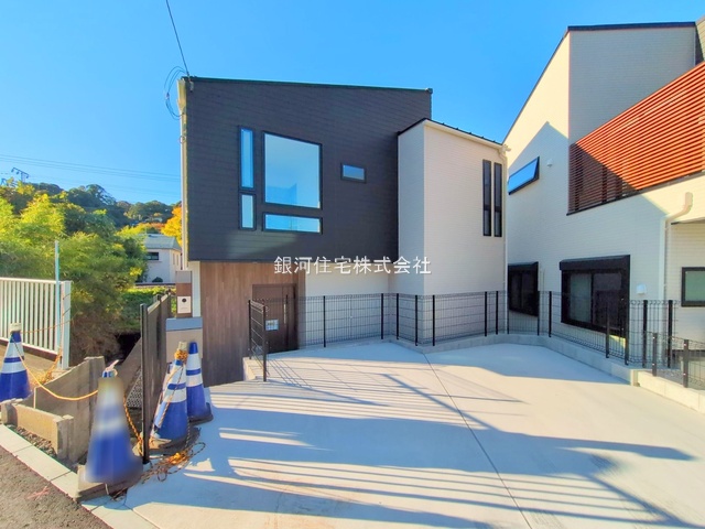G00336275 神奈川県鎌倉市大町２丁目 新築一戸建て 6180万円 土地面積115.07m² (約34.80坪) 建物面積101.05m² (約30.56坪) 間取り４ＬＤＫ 築年月2024年07月(築１年以内)【外観2】