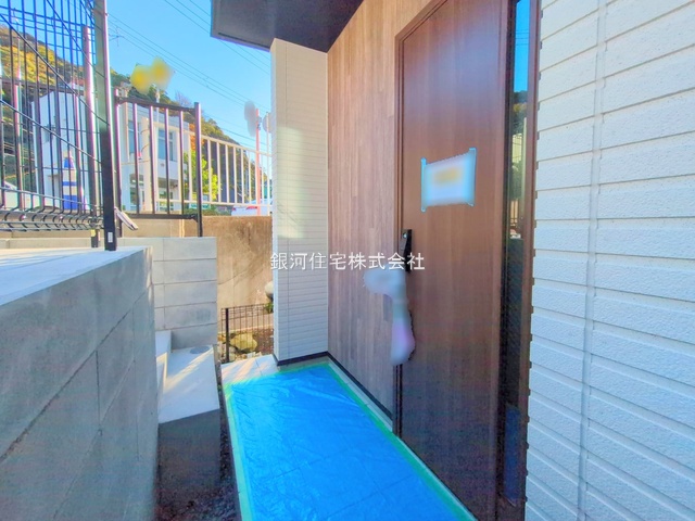 G00336275 神奈川県鎌倉市大町２丁目 新築一戸建て 6180万円 土地面積115.07m² (約34.80坪) 建物面積101.05m² (約30.56坪) 間取り４ＬＤＫ 築年月2024年07月(築１年以内)【外観4】