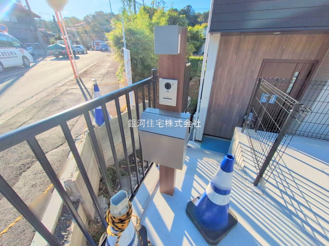 G00336275 神奈川県鎌倉市大町２丁目 新築一戸建て 6180万円 土地面積115.07m² (約34.80坪) 建物面積101.05m² (約30.56坪) 間取り４ＬＤＫ 築年月2024年07月(築１年以内)【外観9】
