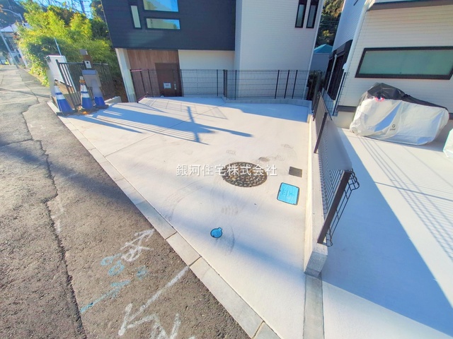 G00336275 神奈川県鎌倉市大町２丁目 新築一戸建て 6180万円 土地面積115.07m² (約34.80坪) 建物面積101.05m² (約30.56坪) 間取り４ＬＤＫ 築年月2024年07月(築１年以内)【外観10】