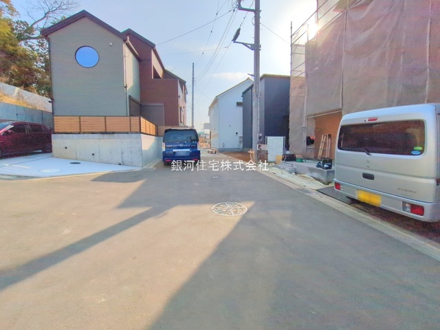 G00357324 東京都町田市相原町 新築一戸建て 4180万円 土地面積142.40m² (約43.07坪) 建物面積100.79m² (約30.48坪) 間取り４ＬＤＫ 築年月2025年03月(築１年以内)【外観3】