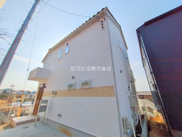 G00357324 東京都町田市相原町 新築一戸建て 4180万円 土地面積142.40m² (約43.07坪) 建物面積100.79m² (約30.48坪) 間取り４ＬＤＫ 築年月2025年03月(築１年以内)【外観4】