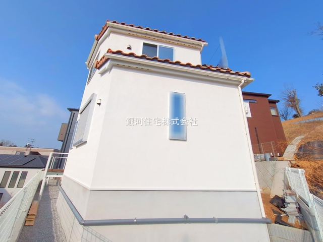 G00357324 東京都町田市相原町 新築一戸建て 4180万円 土地面積142.40m² (約43.07坪) 建物面積100.79m² (約30.48坪) 間取り４ＬＤＫ 築年月2025年03月(築１年以内)【外観14】