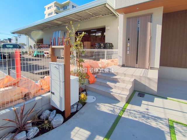 G00357538 千葉県市川市新浜１丁目 中古一戸建て 5490万円 土地面積66.12m² (約20.00坪) 建物面積102.79m² (約31.09坪) 間取り３ＬＤＫ 築年月2024年12月(築1年)【外観9】