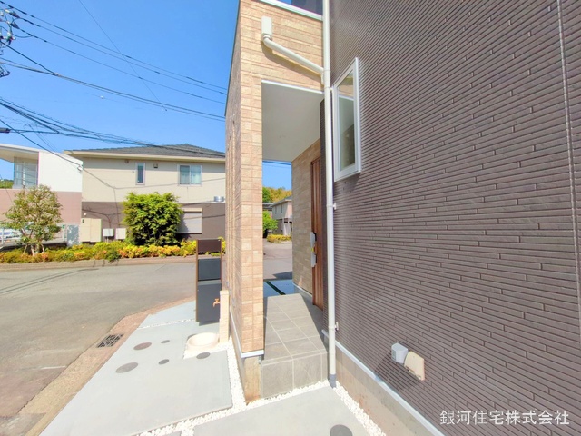 G00358290 神奈川県横浜市青葉区あかね台１丁目 新築一戸建て 6880万円 土地面積146.91m² (約44.44坪) 建物面積101.14m² (約30.59坪) 間取り４ＬＤＫ 築年月2025年04月(築１年以内)【外観8】