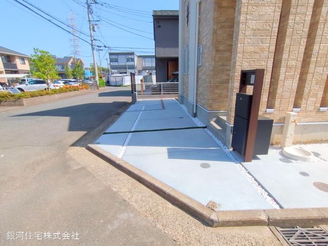 G00358290 神奈川県横浜市青葉区あかね台１丁目 新築一戸建て 6880万円 土地面積146.91m² (約44.44坪) 建物面積101.14m² (約30.59坪) 間取り４ＬＤＫ 築年月2025年04月(築１年以内)【外観15】