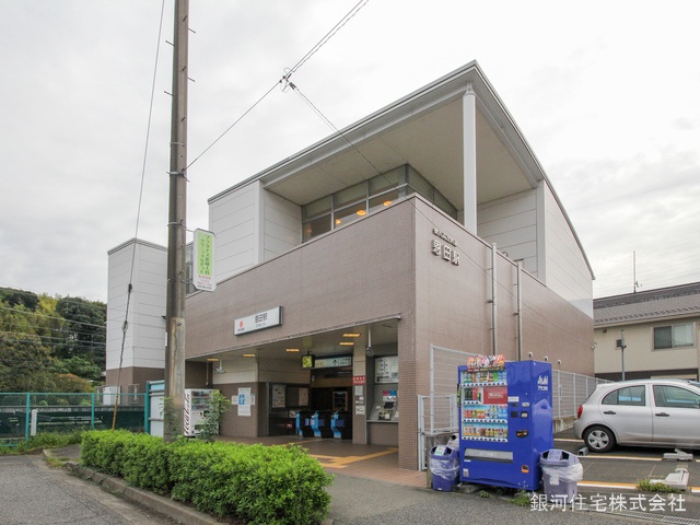 G00358290 神奈川県横浜市青葉区あかね台１丁目 新築一戸建て 6880万円 土地面積146.91m² (約44.44坪) 建物面積101.14m² (約30.59坪) 間取り４ＬＤＫ 築年月2025年04月(築１年以内)【周辺環境】東急こどもの国線「恩田」駅