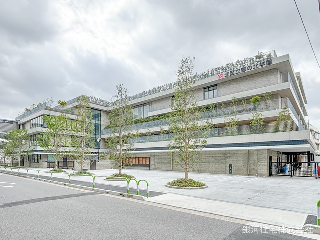 G00359266 東京都北区神谷３丁目 新築一戸建て 8280万円 土地面積71.37m² (約21.58坪) 建物面積115.37m² (約34.89坪) 間取り４ＬＤＫ 築年月2024年10月(築１年以内)【周辺環境】義務教育学校都の北学園
