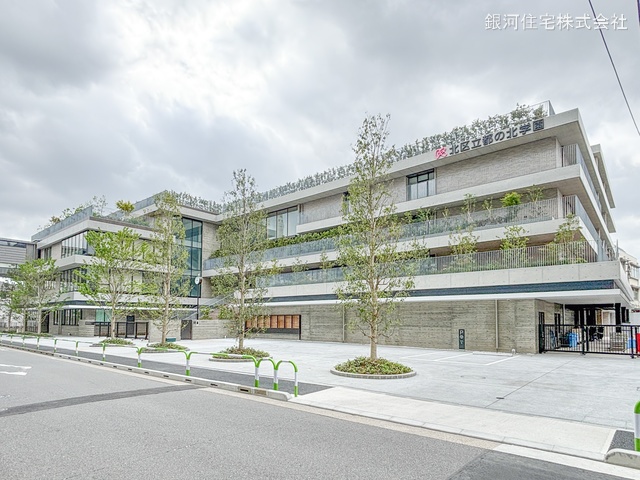G00359266 東京都北区神谷３丁目 新築一戸建て 8280万円 土地面積71.37m² (約21.58坪) 建物面積115.37m² (約34.89坪) 間取り４ＬＤＫ 築年月2024年10月(築１年以内)【周辺環境】義務教育学校都の北学園