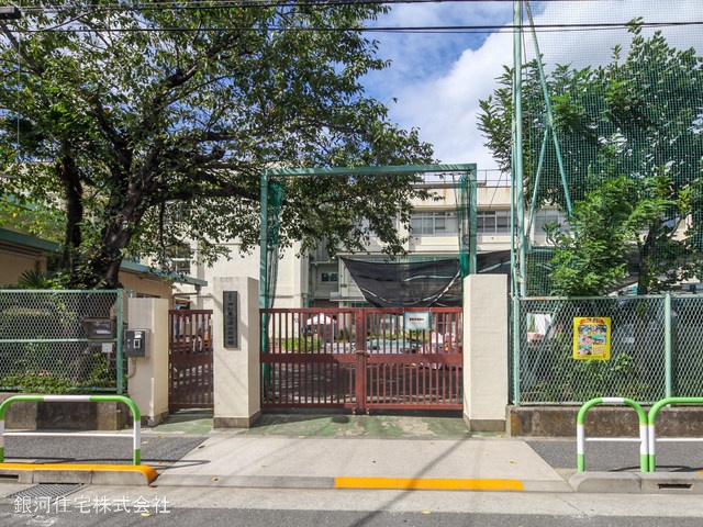 G00359266 東京都北区神谷３丁目 新築一戸建て 8280万円 土地面積71.37m² (約21.58坪) 建物面積115.37m² (約34.89坪) 間取り４ＬＤＫ 築年月2024年10月(築１年以内)【周辺環境】神谷北つぼみ保育園