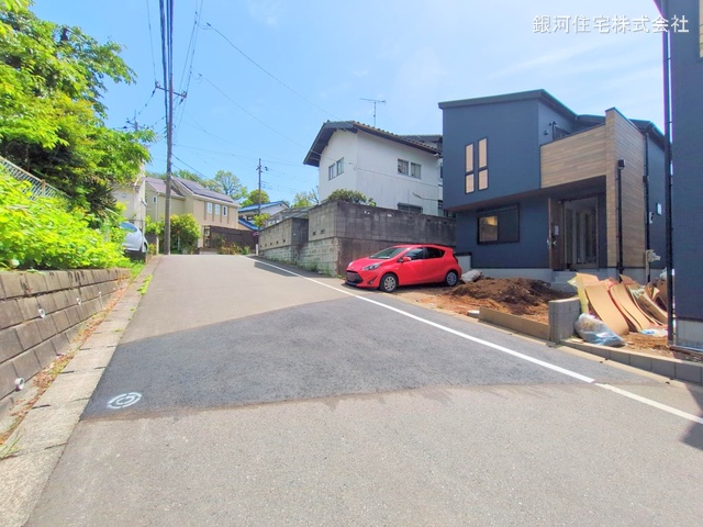 G00360268 東京都町田市鶴川４丁目 新築一戸建て 4780万円 土地面積120.97m² (約36.59坪) 建物面積101.64m² (約30.74坪) 築年月2025年05月(築１年以内)【外観3】