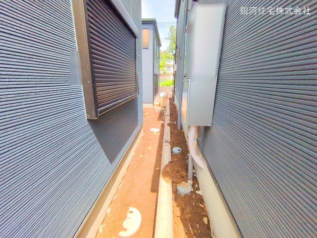 G00360268 東京都町田市鶴川４丁目 新築一戸建て 4780万円 土地面積120.97m² (約36.59坪) 建物面積101.64m² (約30.74坪) 築年月2025年05月(築１年以内)【外観7】