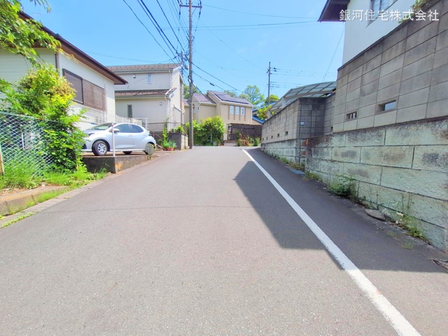 G00360268 東京都町田市鶴川４丁目 新築一戸建て 4780万円 土地面積120.97m² (約36.59坪) 建物面積101.64m² (約30.74坪) 築年月2025年05月(築１年以内)【外観12】