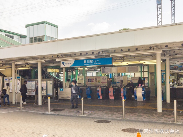 G00360268 東京都町田市鶴川４丁目 新築一戸建て 4780万円 土地面積120.97m² (約36.59坪) 建物面積101.64m² (約30.74坪) 築年月2025年05月(築１年以内)【周辺環境】小田急電鉄「鶴川」駅