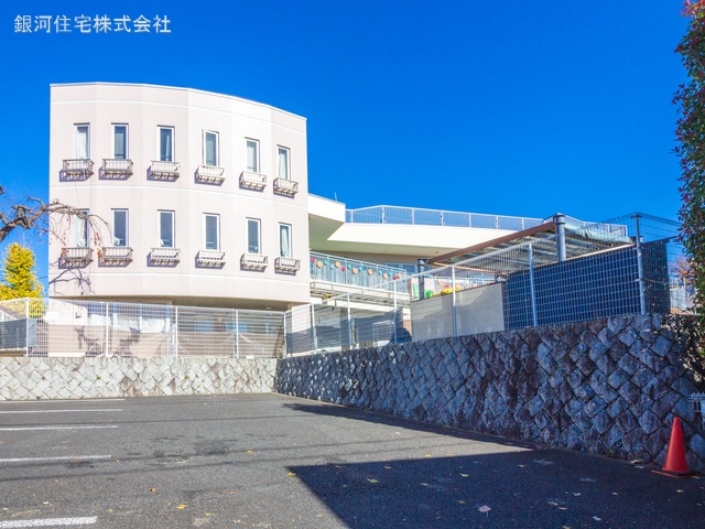 G00360268 東京都町田市鶴川４丁目 新築一戸建て 4780万円 土地面積120.97m² (約36.59坪) 建物面積101.64m² (約30.74坪) 築年月2025年05月(築１年以内)【周辺環境】大蔵保育園