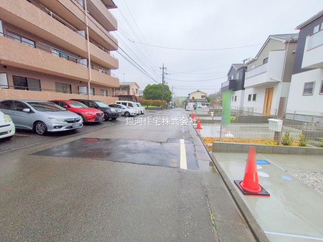 G00360404 東京都八王子市鑓水２丁目 新築一戸建て 3699万円 土地面積125.08m² (約37.83坪) 建物面積99.36m² (約30.05坪) 間取り４ＬＤＫ 築年月2025年03月(築１年以内)【外観10】