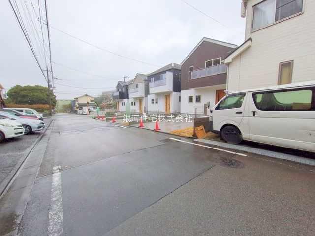 G00360404 東京都八王子市鑓水２丁目 新築一戸建て 3699万円 土地面積125.08m² (約37.83坪) 建物面積99.36m² (約30.05坪) 間取り４ＬＤＫ 築年月2025年03月(築１年以内)【外観13】