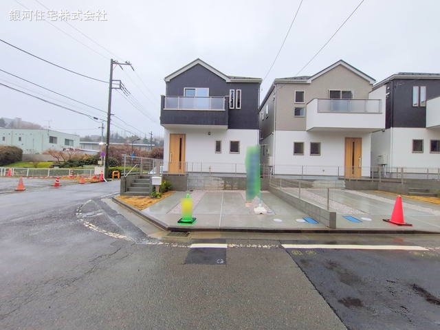 G00360407 東京都八王子市鑓水２丁目 新築一戸建て 4499万円 土地面積121.47m² (約36.74坪) 建物面積97.02m² (約29.34坪) 間取り４ＬＤＫ 築年月2025年04月【外観10】