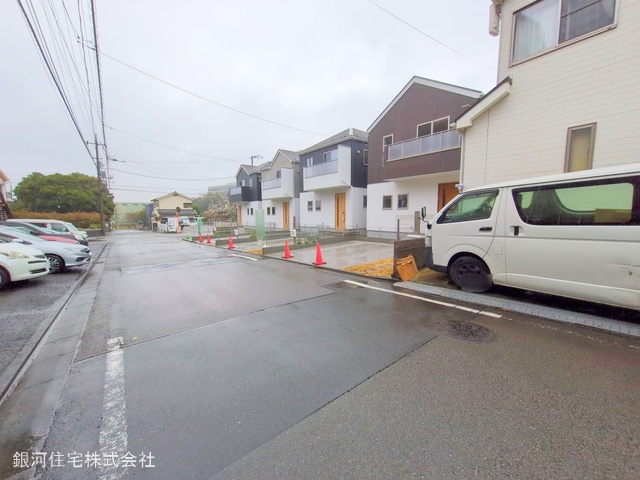 G00360407 東京都八王子市鑓水２丁目 新築一戸建て 4499万円 土地面積121.47m² (約36.74坪) 建物面積97.02m² (約29.34坪) 間取り４ＬＤＫ 築年月2025年04月【外観13】