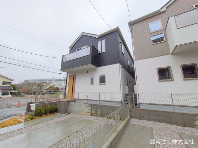 G00360407 東京都八王子市鑓水２丁目 新築一戸建て 4499万円 土地面積121.47m² (約36.74坪) 建物面積97.02m² (約29.34坪) 間取り４ＬＤＫ 築年月2025年04月【外観14】