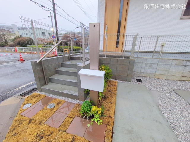 G00360407 東京都八王子市鑓水２丁目 新築一戸建て 4499万円 土地面積121.47m² (約36.74坪) 建物面積97.02m² (約29.34坪) 間取り４ＬＤＫ 築年月2025年04月【外観18】