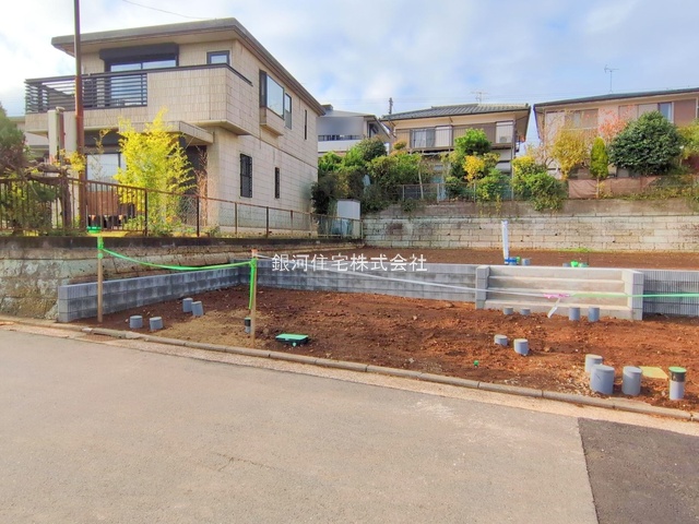 G00360494 神奈川県横須賀市湘南鷹取１丁目 新築一戸建て 4690万円 土地面積142.99m² (約43.25坪) 建物面積97.20m² (約29.40坪) 間取り３ＬＤＫ 築年月2025年10月【外観13】