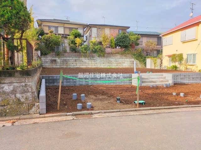 G00360494 神奈川県横須賀市湘南鷹取１丁目 新築一戸建て 4690万円 土地面積142.99m² (約43.25坪) 建物面積97.20m² (約29.40坪) 間取り３ＬＤＫ 築年月2025年10月【外観14】