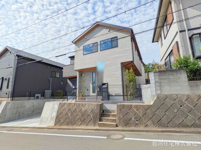G00360597 東京都多摩市連光寺６丁目 新築一戸建て 5280万円 土地面積146.85m² (約44.42坪) 建物面積104.54m² (約31.62坪) 間取り３ＬＤＫ 築年月2024年09月(築１年以内)【外観2】