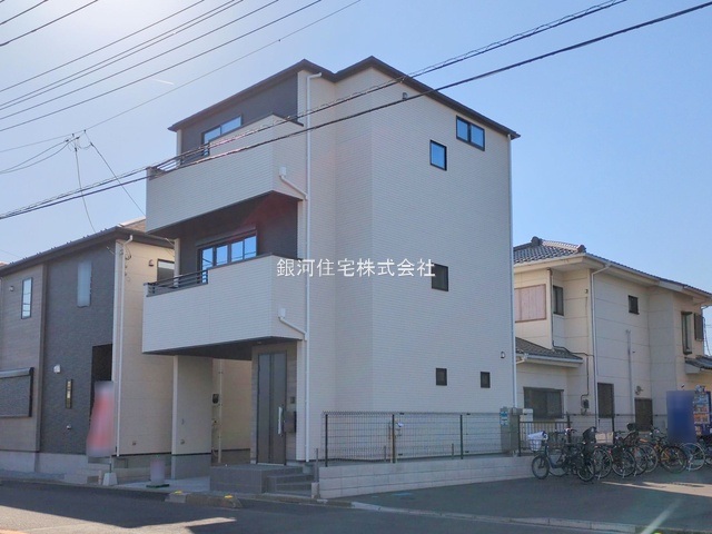 G00362977 埼玉県川口市上青木２丁目 新築一戸建て 3498万円 土地面積61.63m² (約18.64坪) 建物面積112.82m² (約34.12坪) 間取り４ＬＤＫ 築年月2025年01月(築１年以内)【外観2】