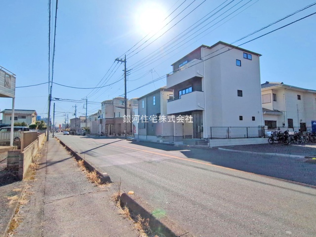 G00362977 埼玉県川口市上青木２丁目 新築一戸建て 3498万円 土地面積61.63m² (約18.64坪) 建物面積112.82m² (約34.12坪) 間取り４ＬＤＫ 築年月2025年01月(築１年以内)【外観3】