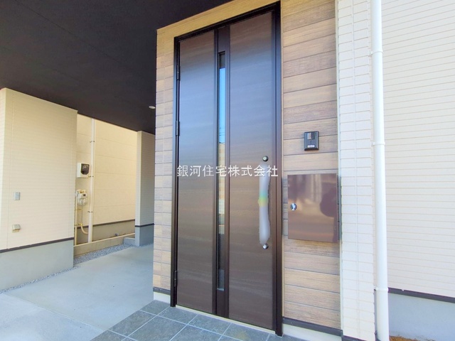 G00362977 埼玉県川口市上青木２丁目 新築一戸建て 3498万円 土地面積61.63m² (約18.64坪) 建物面積112.82m² (約34.12坪) 間取り４ＬＤＫ 築年月2025年01月(築１年以内)【外観6】