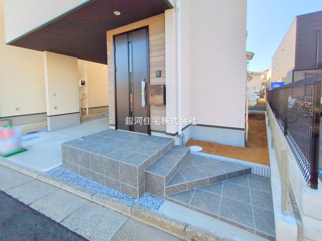 G00362977 埼玉県川口市上青木２丁目 新築一戸建て 3498万円 土地面積61.63m² (約18.64坪) 建物面積112.82m² (約34.12坪) 間取り４ＬＤＫ 築年月2025年01月(築１年以内)【外観8】