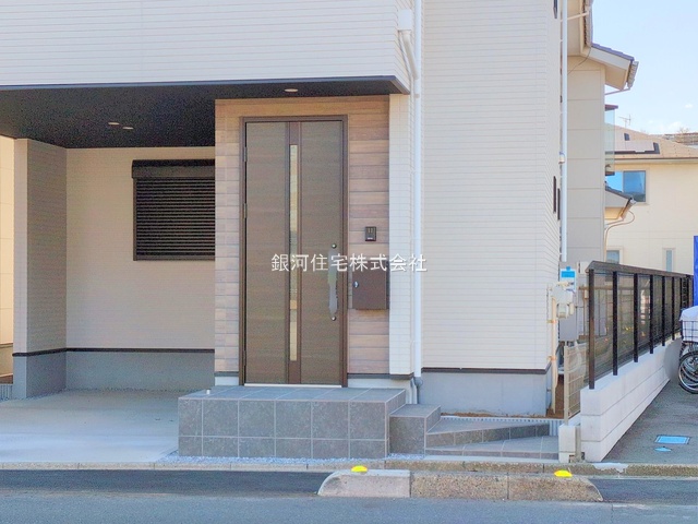 G00362977 埼玉県川口市上青木２丁目 新築一戸建て 3498万円 土地面積61.63m² (約18.64坪) 建物面積112.82m² (約34.12坪) 間取り４ＬＤＫ 築年月2025年01月(築１年以内)【外観11】