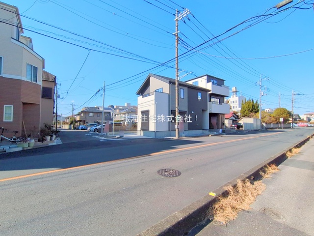 G00362977 埼玉県川口市上青木２丁目 新築一戸建て 3498万円 土地面積61.63m² (約18.64坪) 建物面積112.82m² (約34.12坪) 間取り４ＬＤＫ 築年月2025年01月(築１年以内)【外観15】