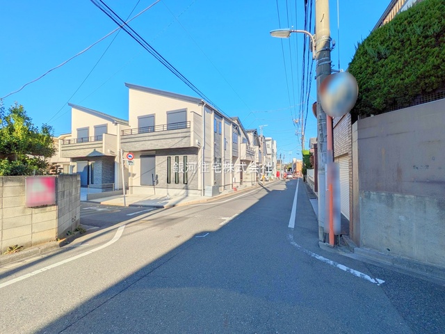 G00364940 東京都練馬区東大泉２丁目 新築一戸建て 6990万円 土地面積80.74m² (約24.42坪) 建物面積89.01m² (約26.92坪) 間取り３ＳＬＤＫ 築年月2024年11月(築１年以内)【外観3】