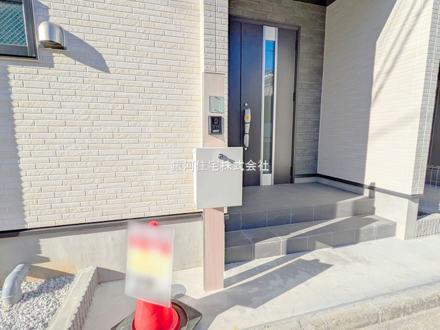 G00364940 東京都練馬区東大泉２丁目 新築一戸建て 6990万円 土地面積80.74m² (約24.42坪) 建物面積89.01m² (約26.92坪) 間取り３ＳＬＤＫ 築年月2024年11月(築１年以内)【外観5】
