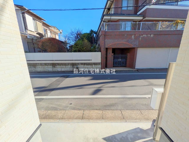 G00364940 東京都練馬区東大泉２丁目 新築一戸建て 6990万円 土地面積80.74m² (約24.42坪) 建物面積89.01m² (約26.92坪) 間取り３ＳＬＤＫ 築年月2024年11月(築１年以内)【外観10】