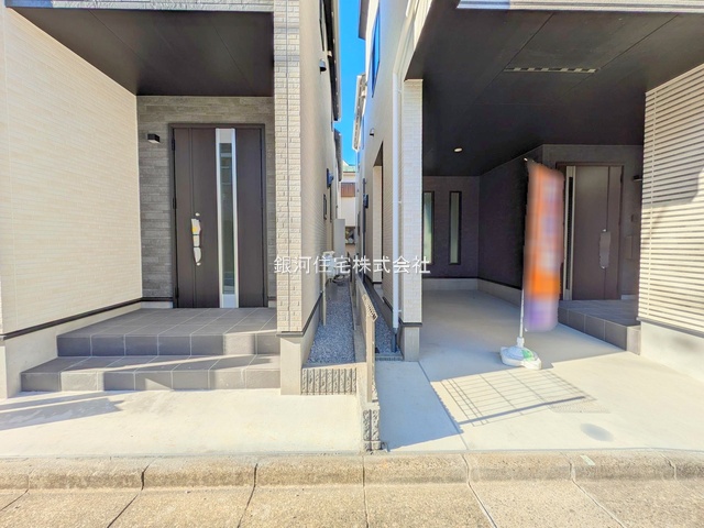 G00364940 東京都練馬区東大泉２丁目 新築一戸建て 6990万円 土地面積80.74m² (約24.42坪) 建物面積89.01m² (約26.92坪) 間取り３ＳＬＤＫ 築年月2024年11月(築１年以内)【外観11】