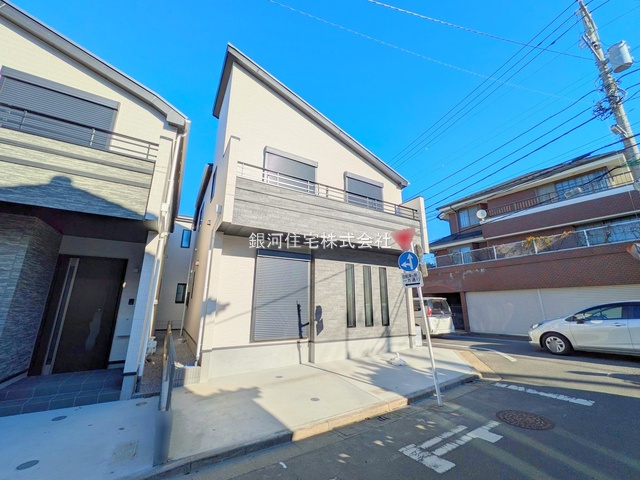 G00364940 東京都練馬区東大泉２丁目 新築一戸建て 6990万円 土地面積80.74m² (約24.42坪) 建物面積89.01m² (約26.92坪) 間取り３ＳＬＤＫ 築年月2024年11月(築１年以内)【外観13】