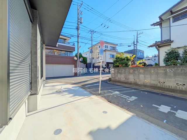 G00364940 東京都練馬区東大泉２丁目 新築一戸建て 6990万円 土地面積80.74m² (約24.42坪) 建物面積89.01m² (約26.92坪) 間取り３ＳＬＤＫ 築年月2024年11月(築１年以内)【外観16】