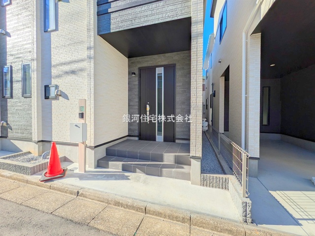 G00364940 東京都練馬区東大泉２丁目 新築一戸建て 6990万円 土地面積80.74m² (約24.42坪) 建物面積89.01m² (約26.92坪) 間取り３ＳＬＤＫ 築年月2024年11月(築１年以内)【外観17】