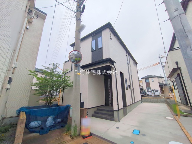 G00366252 埼玉県川口市大字安行小山 新築一戸建て 3490万円 土地面積100.09m² (約30.27坪) 建物面積89.01m² (約26.92坪) 間取り４ＬＤＫ 築年月2025年04月(築１年以内)【外観2】