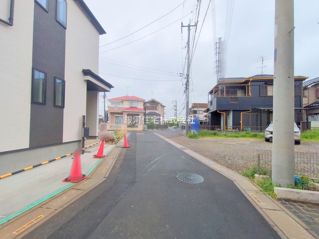 G00366252 埼玉県川口市大字安行小山 新築一戸建て 3490万円 土地面積100.09m² (約30.27坪) 建物面積89.01m² (約26.92坪) 間取り４ＬＤＫ 築年月2025年04月(築１年以内)【外観3】