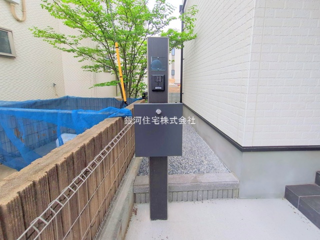 G00366252 埼玉県川口市大字安行小山 新築一戸建て 3490万円 土地面積100.09m² (約30.27坪) 建物面積89.01m² (約26.92坪) 間取り４ＬＤＫ 築年月2025年04月(築１年以内)【外観4】