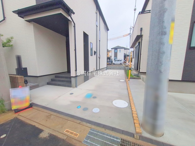 G00366252 埼玉県川口市大字安行小山 新築一戸建て 3490万円 土地面積100.09m² (約30.27坪) 建物面積89.01m² (約26.92坪) 間取り４ＬＤＫ 築年月2025年04月(築１年以内)【外観12】