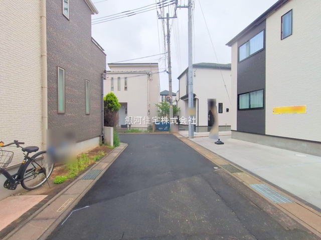 G00366252 埼玉県川口市大字安行小山 新築一戸建て 3490万円 土地面積100.09m² (約30.27坪) 建物面積89.01m² (約26.92坪) 間取り４ＬＤＫ 築年月2025年04月(築１年以内)【外観13】