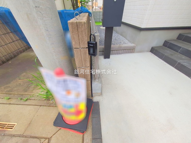 G00366252 埼玉県川口市大字安行小山 新築一戸建て 3490万円 土地面積100.09m² (約30.27坪) 建物面積89.01m² (約26.92坪) 間取り４ＬＤＫ 築年月2025年04月(築１年以内)【外観15】