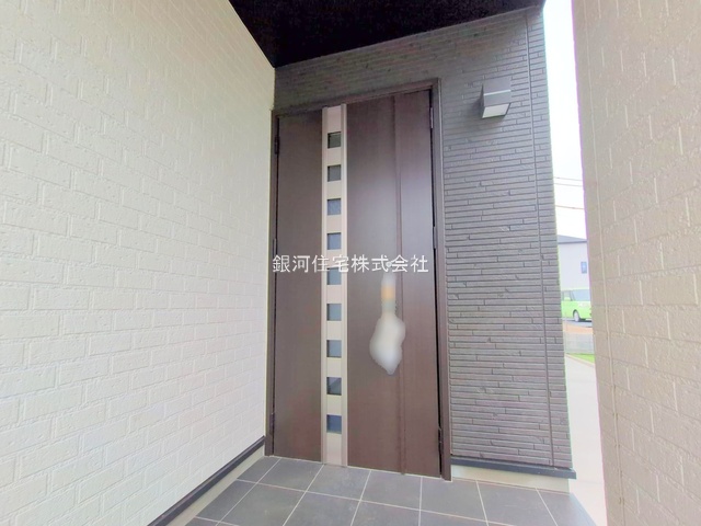 G00366252 埼玉県川口市大字安行小山 新築一戸建て 3490万円 土地面積100.09m² (約30.27坪) 建物面積89.01m² (約26.92坪) 間取り４ＬＤＫ 築年月2025年04月(築１年以内)【外観16】