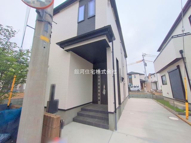 G00366252 埼玉県川口市大字安行小山 新築一戸建て 3490万円 土地面積100.09m² (約30.27坪) 建物面積89.01m² (約26.92坪) 間取り４ＬＤＫ 築年月2025年04月(築１年以内)【外観17】