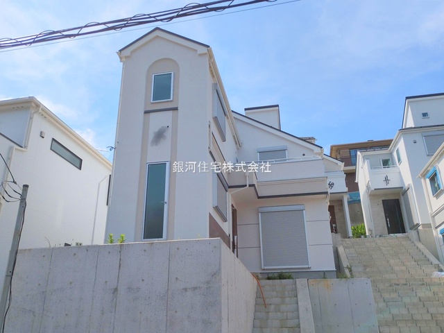 G00366505 神奈川県横浜市港南区東永谷３丁目 新築一戸建て 4080万円 土地面積109.07m² (約32.99坪) 建物面積122.62m² (約37.09坪) 間取り４ＬＤＫ 築年月2025年07月(築１年以内)【外観13】